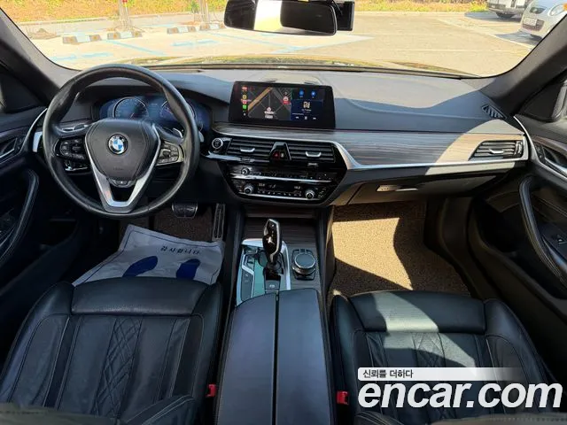 BMW 5-Series 2017 thumb 7