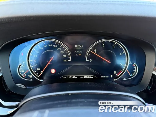 BMW 5-Series 2017 thumb 8