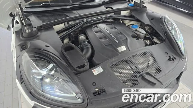 Porsche Macan 2015 thumb 6