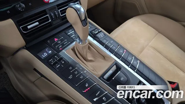 Porsche Macan 2015 thumb 9