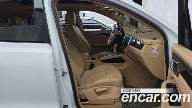 Porsche Macan 2015 thumb 11