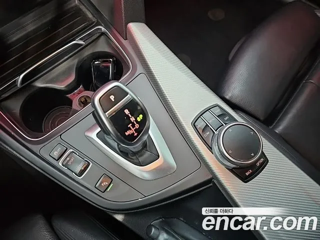 BMW 4-Series 2017 thumb 8