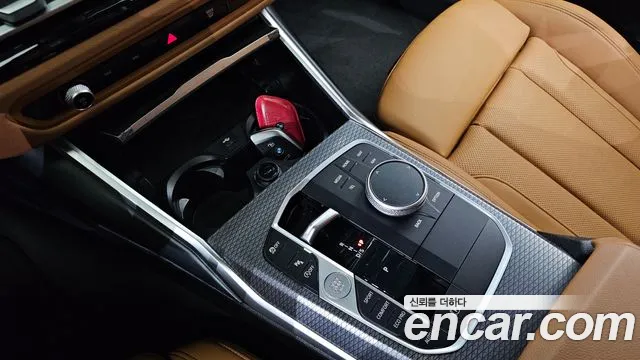 BMW 3-Series 2024 thumb 9