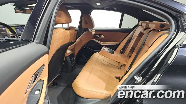 BMW 3-Series 2024 thumb 11