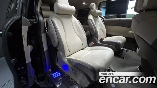 Kia Carnival 2024 thumb 10