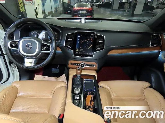 Volvo XC90 2018 thumb 10