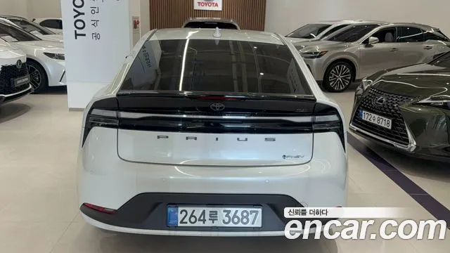 Toyota Prius 2024 thumb 4