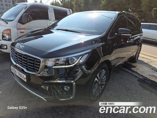 Kia Carnival 2019 thumb 3