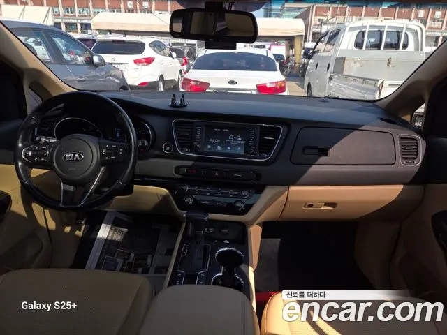 Kia Carnival 2019 thumb 6