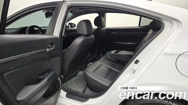 Hyundai Avante 2015 thumb 12