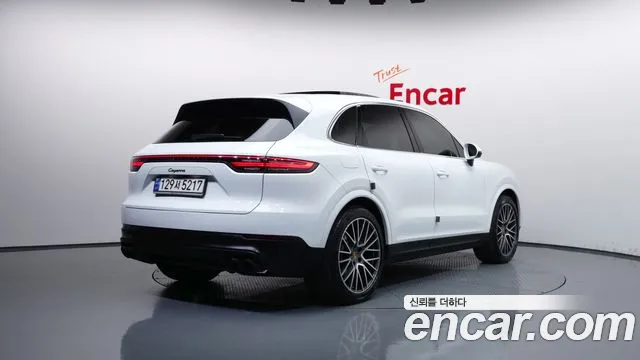 Porsche Cayenne 2022 thumb 2