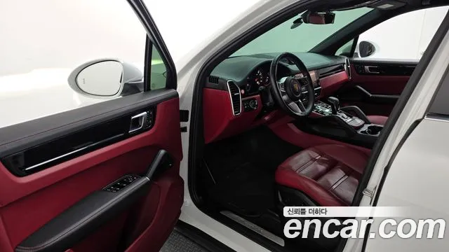 Porsche Cayenne 2022 thumb 10