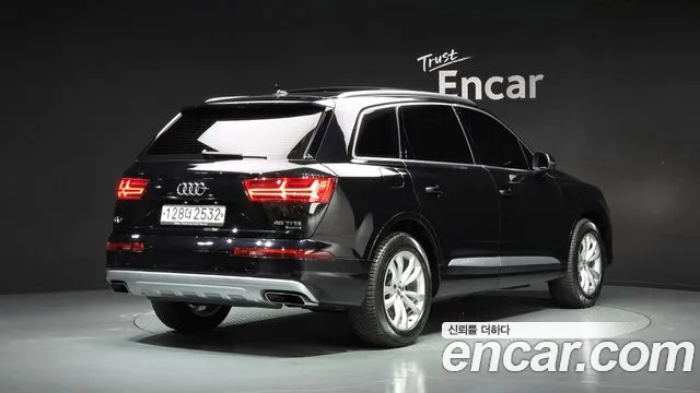 Audi Q7 2019 thumb 2
