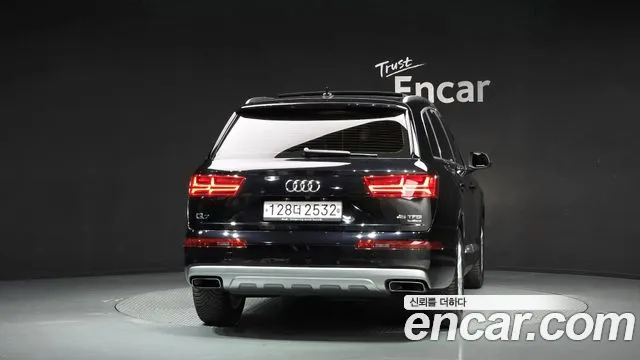 Audi Q7 2019 thumb 4