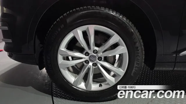 Audi Q7 2019 thumb 5