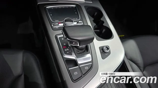 Audi Q7 2019 thumb 9