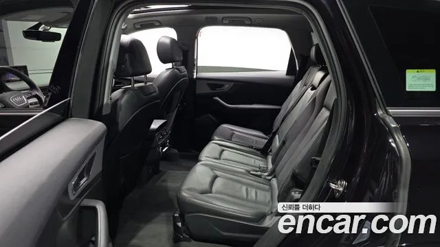 Audi Q7 2019 thumb 12