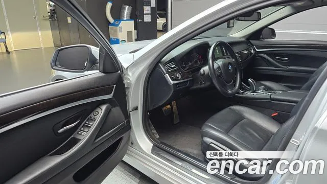 BMW 5-Series 2014 thumb 10