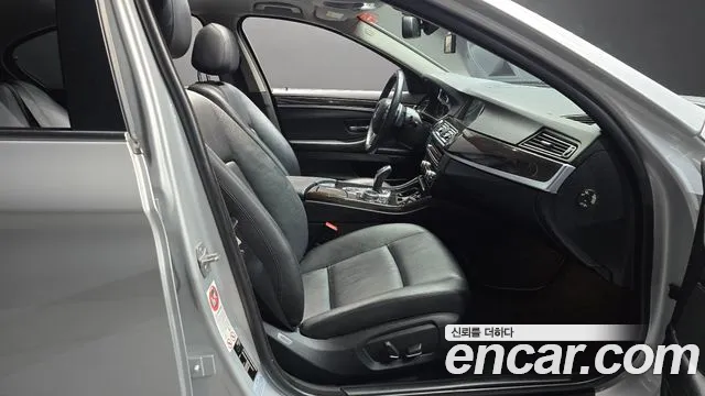 BMW 5-Series 2014 thumb 12