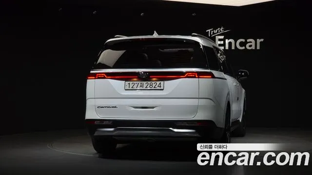 Kia Carnival 2021 thumb 4