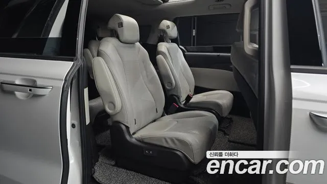 Kia Carnival 2021 thumb 11