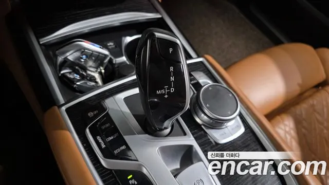 BMW 7-Series 2021 thumb 9