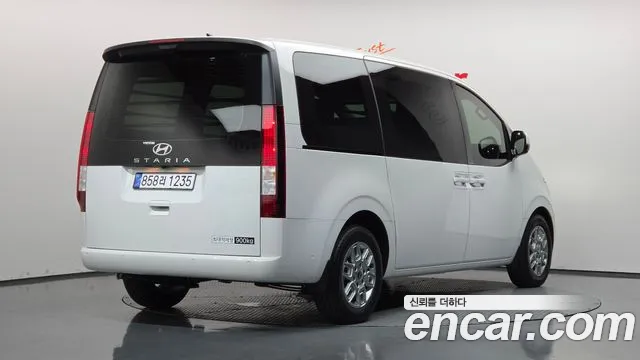Hyundai Staria 2026 thumb 2