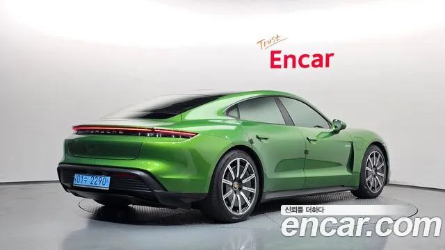 Porsche Taycan 2022 thumb 2