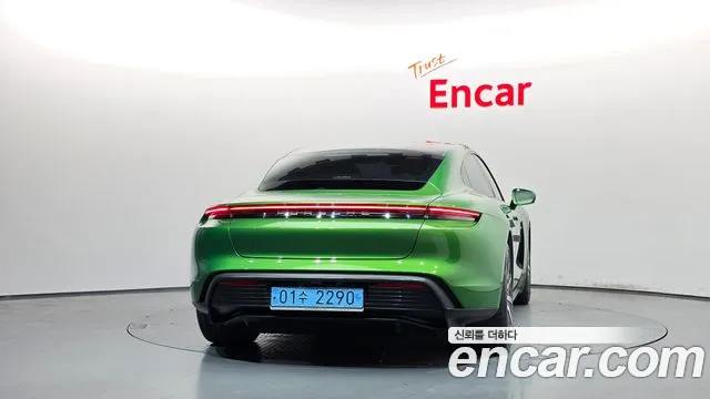 Porsche Taycan 2022 thumb 4
