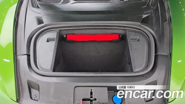 Porsche Taycan 2022 thumb 6