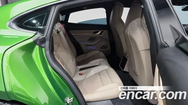 Porsche Taycan 2022 thumb 11