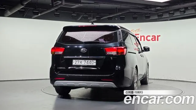 Kia Carnival 2014 thumb 4
