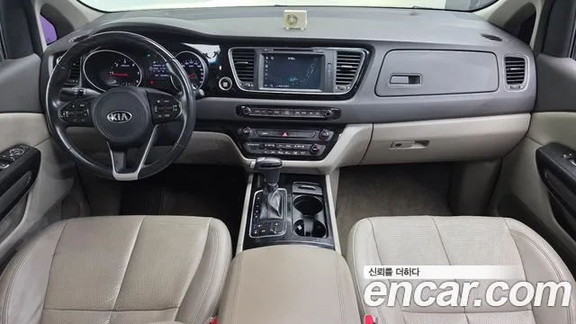 Kia Carnival 2014 thumb 7