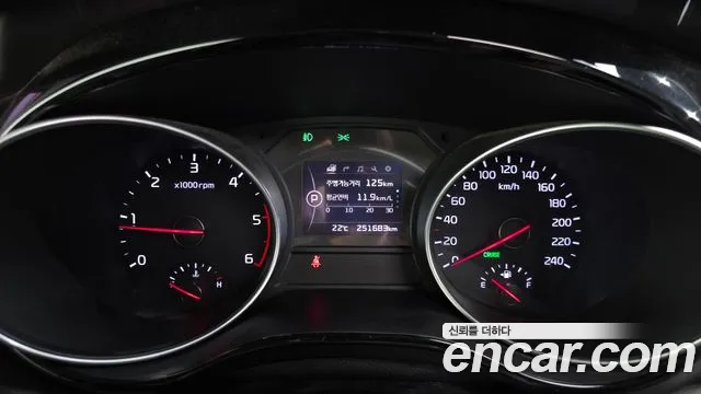 Kia Carnival 2014 thumb 8