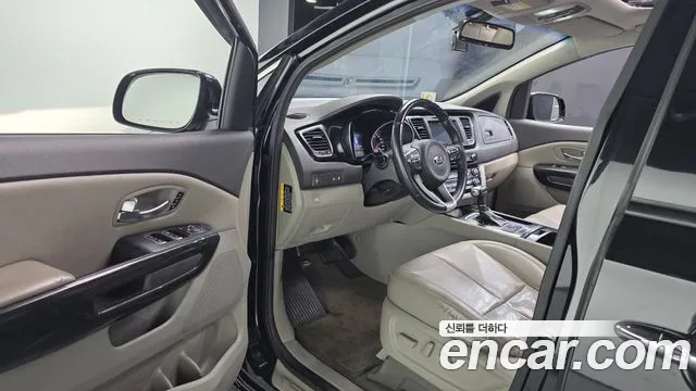 Kia Carnival 2014 thumb 10