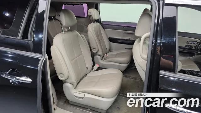 Kia Carnival 2014 thumb 12