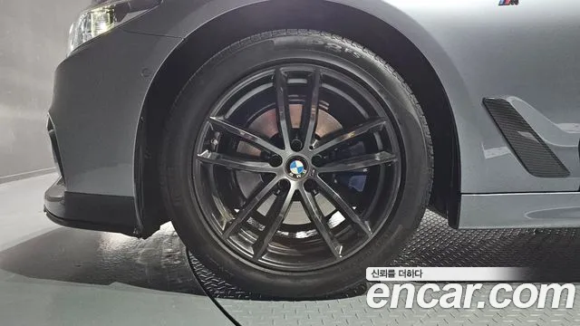 BMW 5-Series 2017 thumb 5