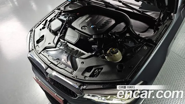 BMW 5-Series 2017 thumb 6