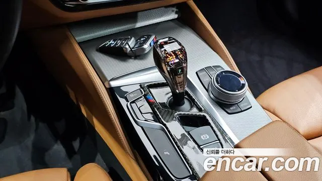 BMW 5-Series 2017 thumb 9