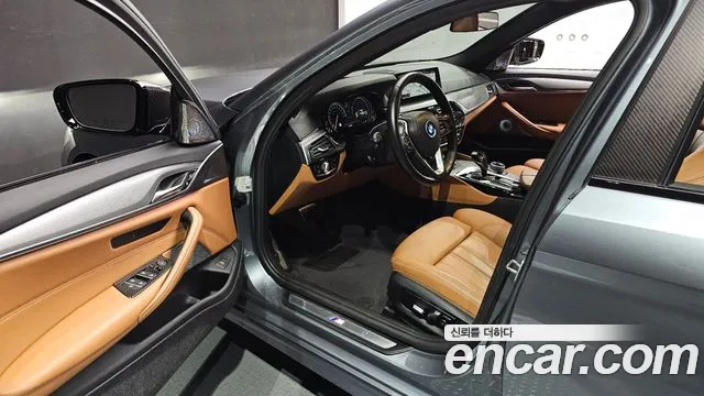 BMW 5-Series 2017 thumb 10