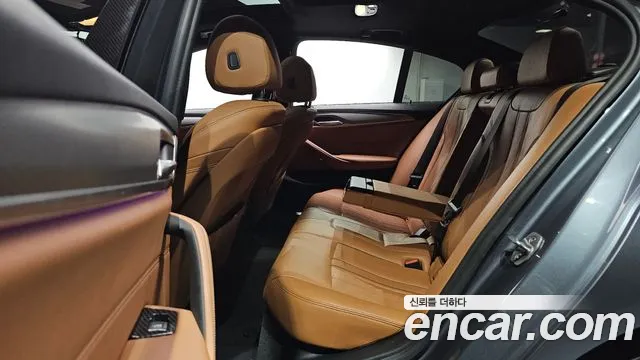 BMW 5-Series 2017 thumb 11