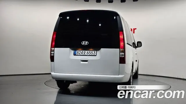 Hyundai Staria 2024 thumb 3