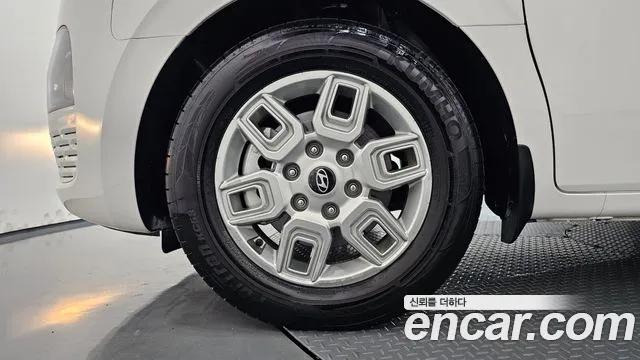 Hyundai Staria 2024 thumb 4