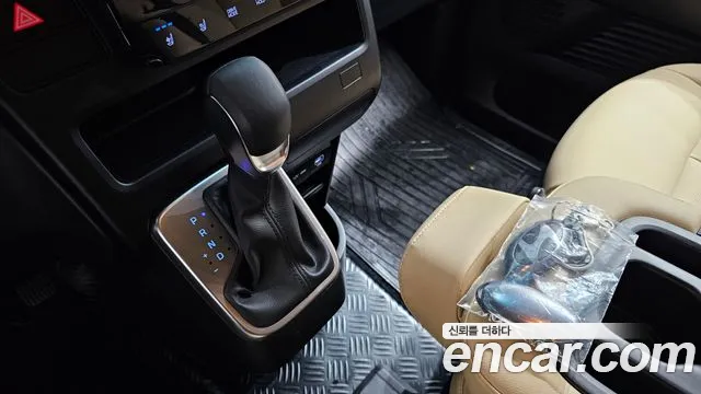 Hyundai Staria 2024 thumb 8