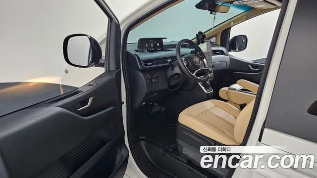 Hyundai Staria 2024 thumb 9