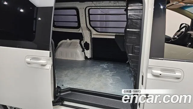 Hyundai Staria 2024 thumb 10
