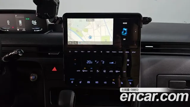 Hyundai Staria 2024 thumb 11