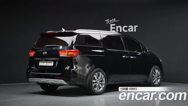 Kia Carnival 2017 thumb 2