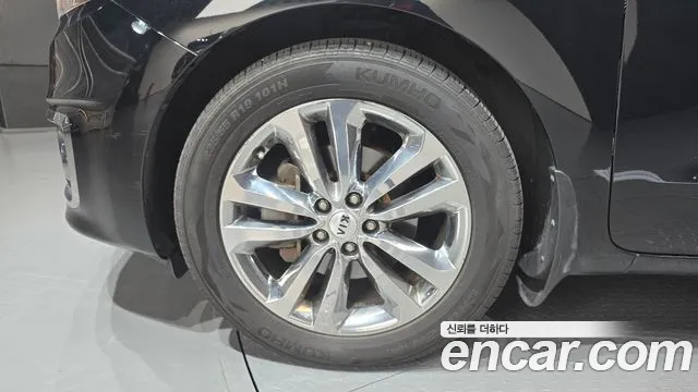 Kia Carnival 2017 thumb 5