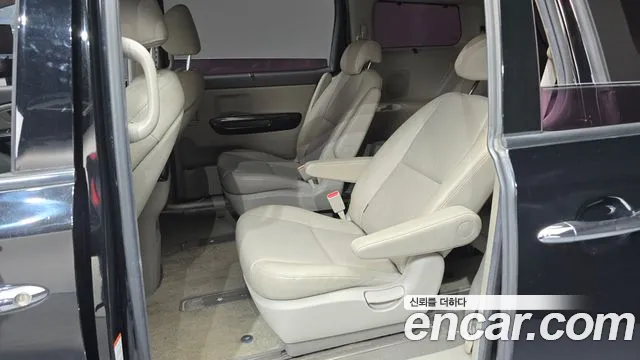 Kia Carnival 2017 thumb 12